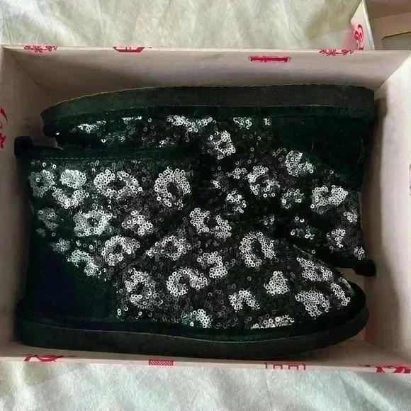 PINK Fur Lined Mukluk Sequin Bootie - Picture 4 of 10